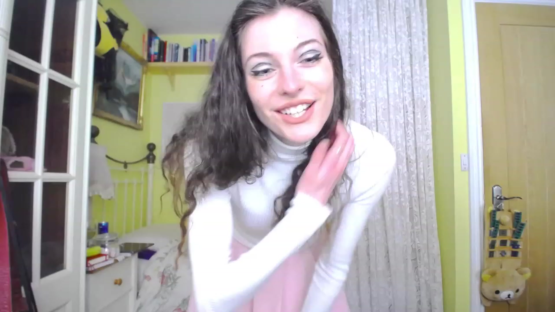 Gallery image thumbnail from viola__'s myfreecams stream on, 05/05/2023, 16:57 image 14 of 20