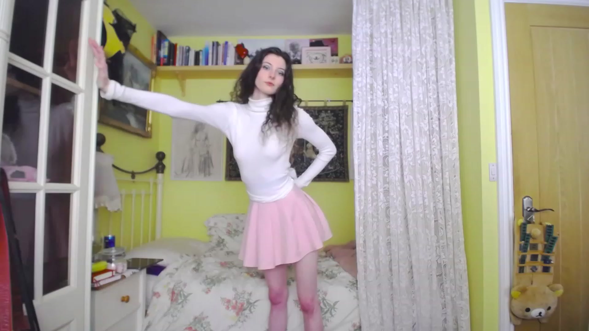 Gallery image thumbnail from viola__'s myfreecams stream on, 05/05/2023, 16:57 image 3 of 20