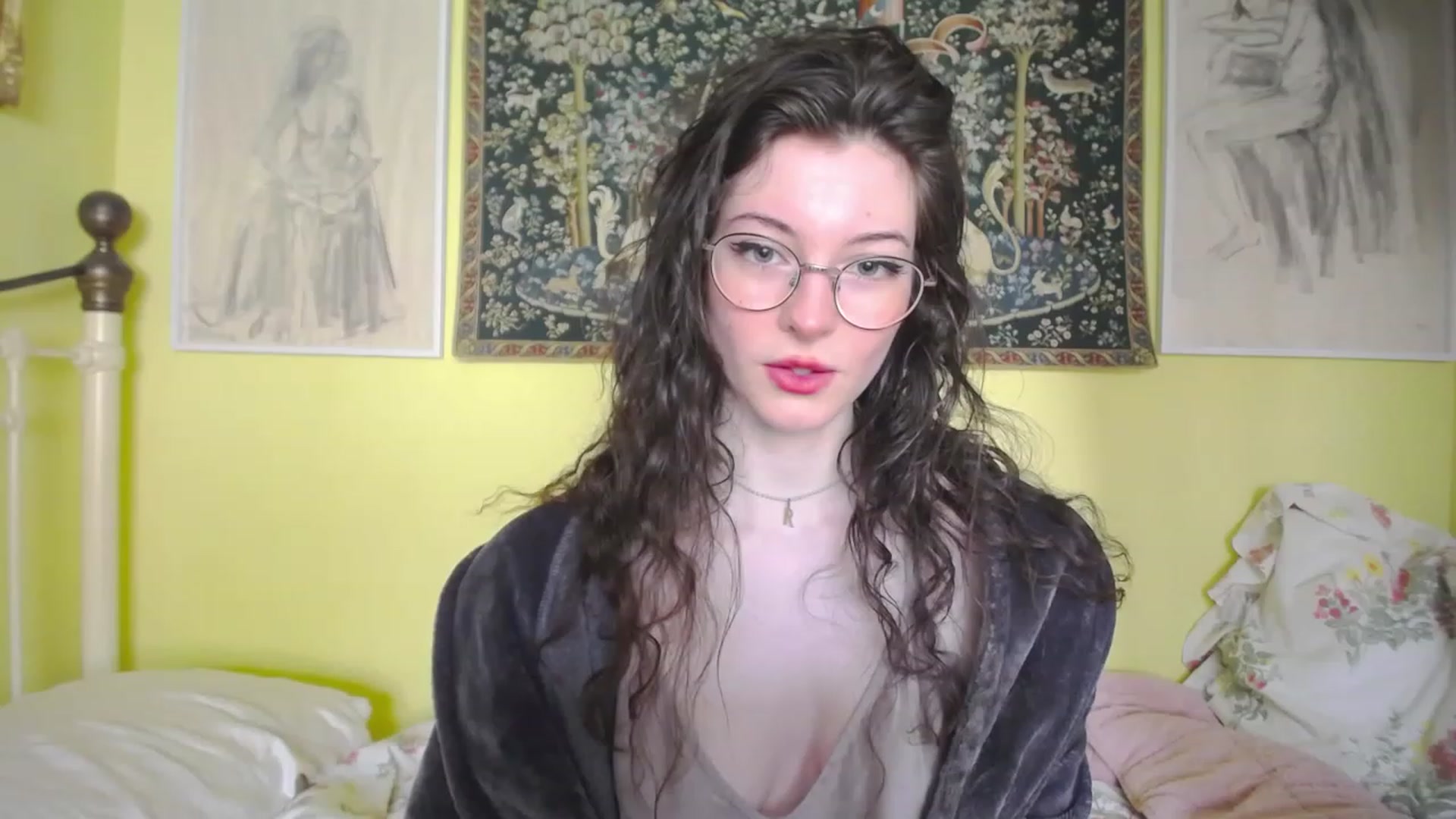 Gallery image thumbnail from viola__'s myfreecams stream on, 05/17/2023, 11:48 image 1 of 20