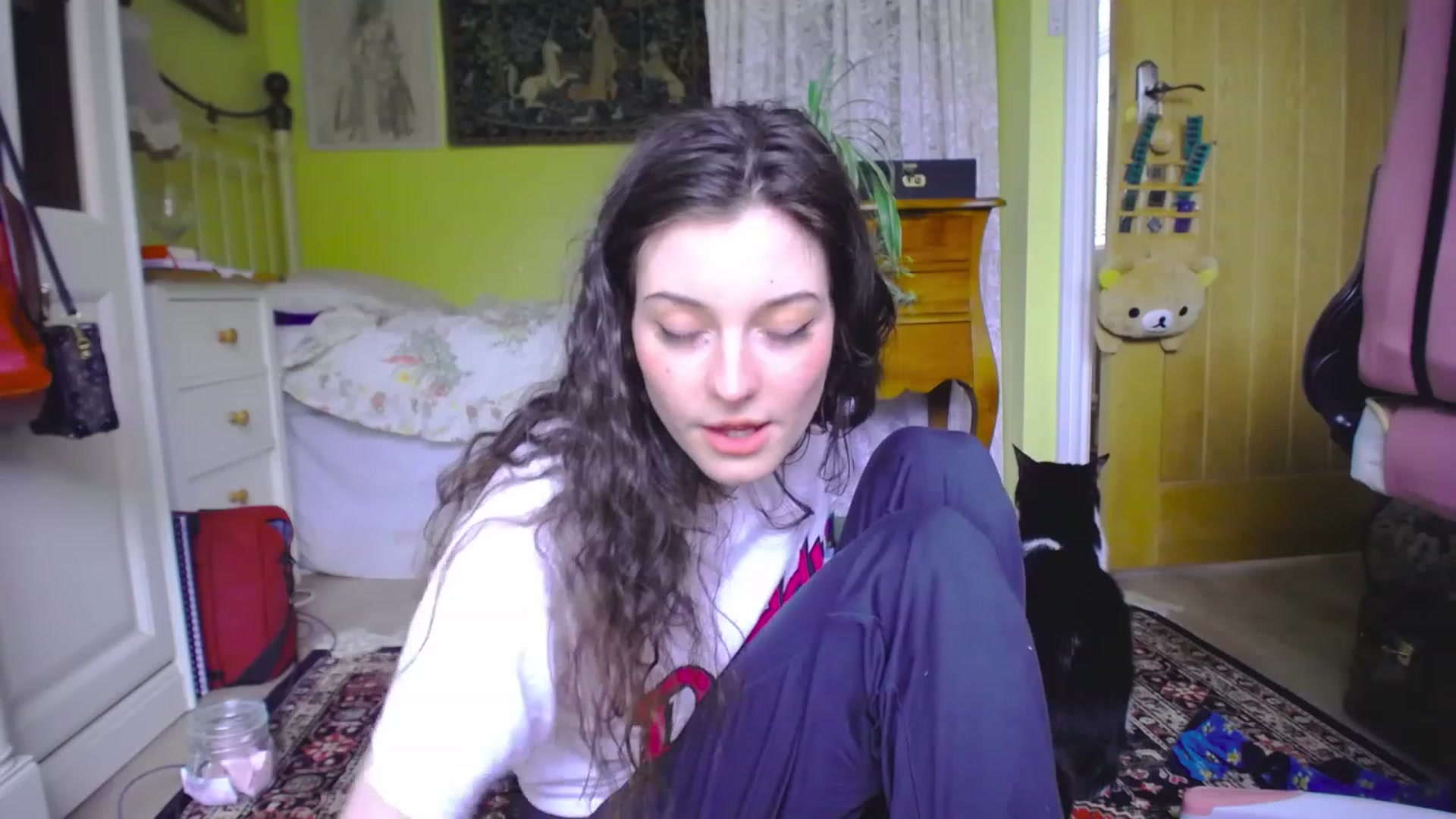 Gallery image thumbnail from viola__'s myfreecams stream on, 05/19/2023, 17:29 image 18 of 20