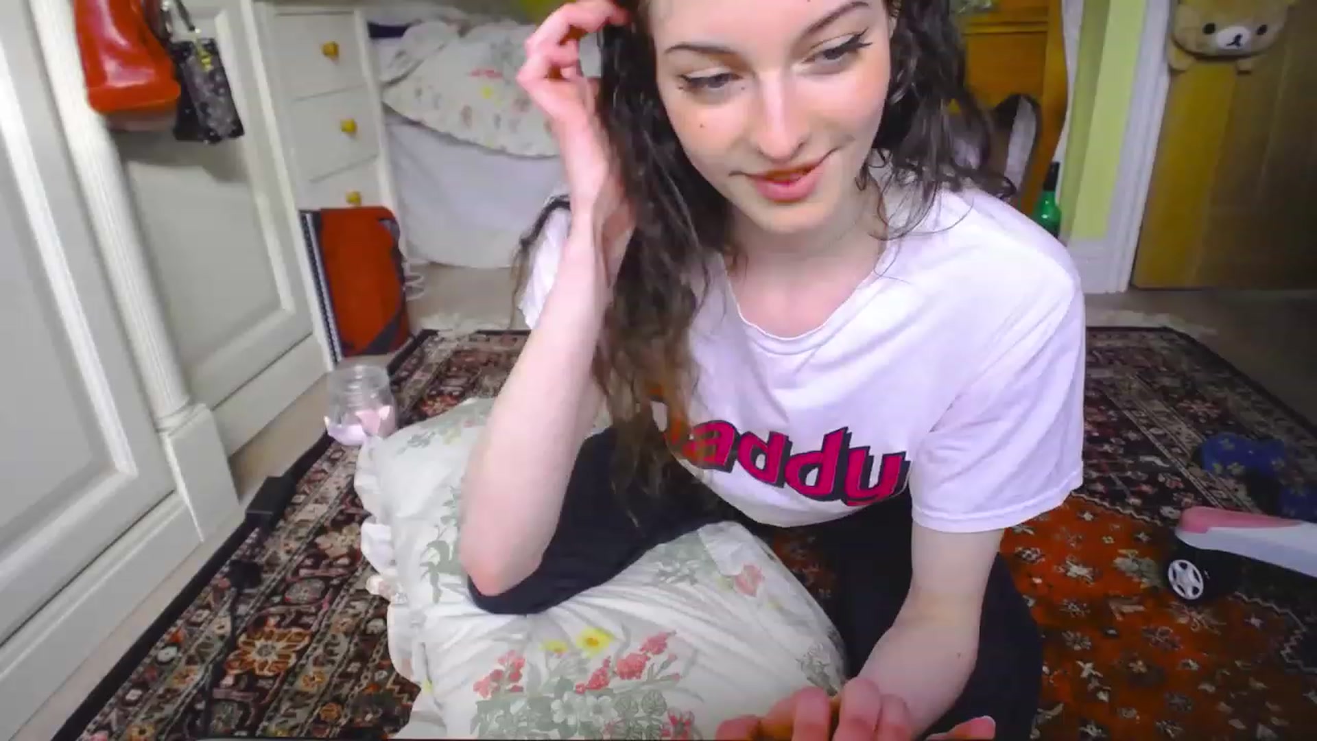 Gallery image thumbnail from viola__'s myfreecams stream on, 05/19/2023, 18:01 image 12 of 20