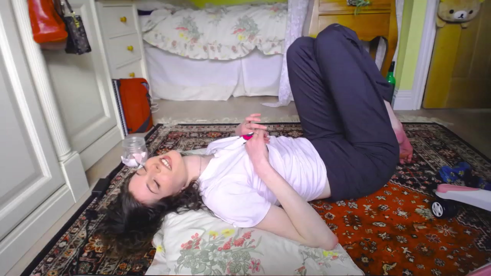 Gallery image thumbnail from viola__'s myfreecams stream on, 05/19/2023, 18:01 image 4 of 20