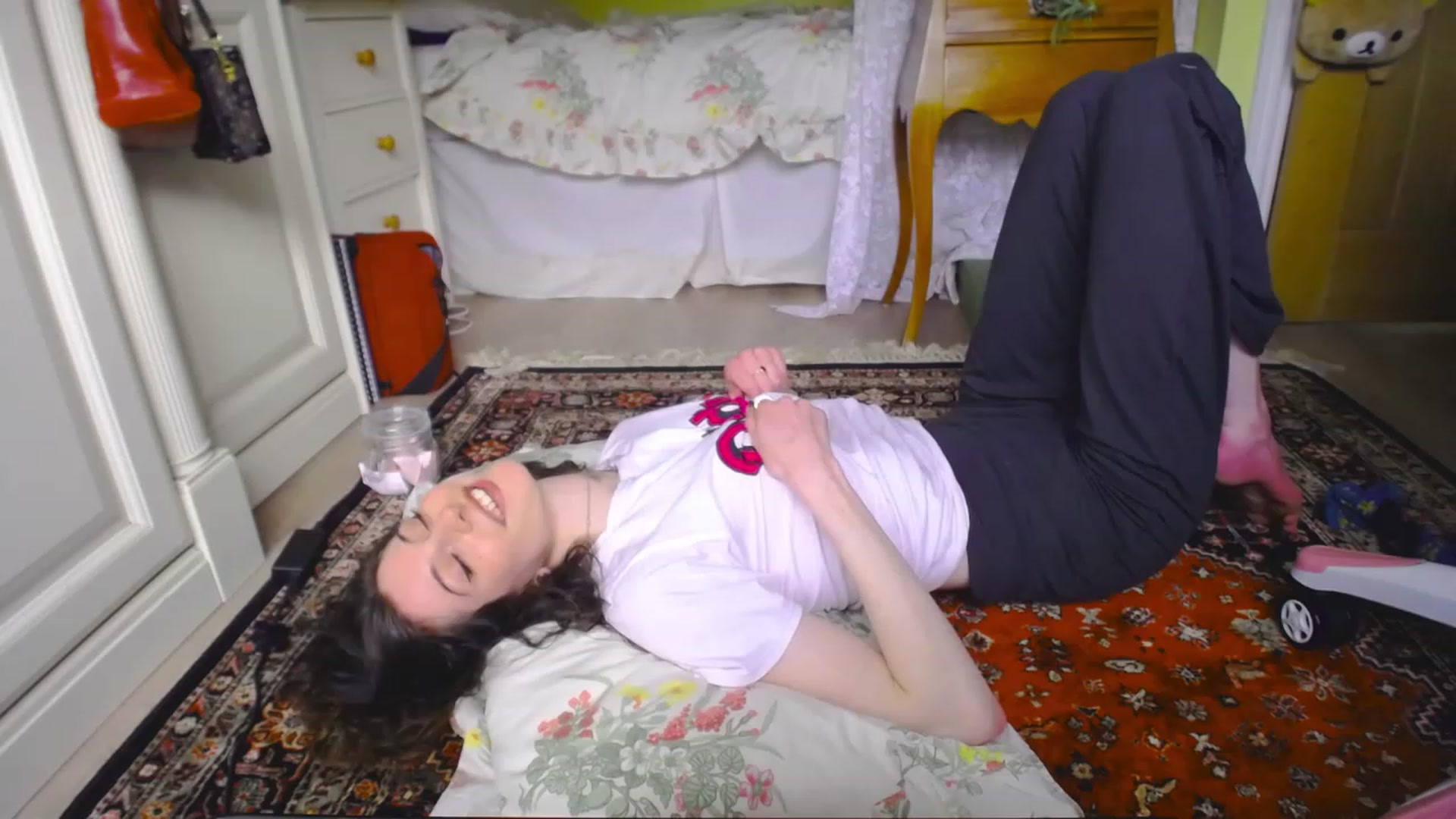 Gallery image thumbnail from viola__'s myfreecams stream on, 05/19/2023, 18:01 image 5 of 20