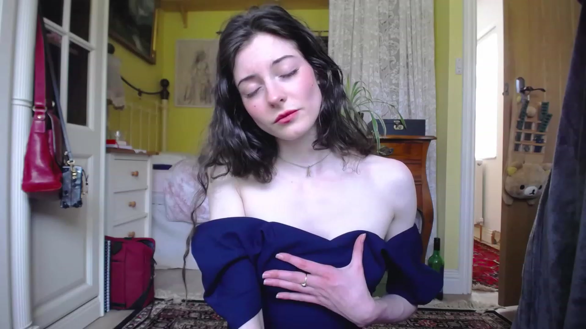 Gallery image thumbnail from viola__'s myfreecams stream on, 05/22/2023, 15:19 image 13 of 20