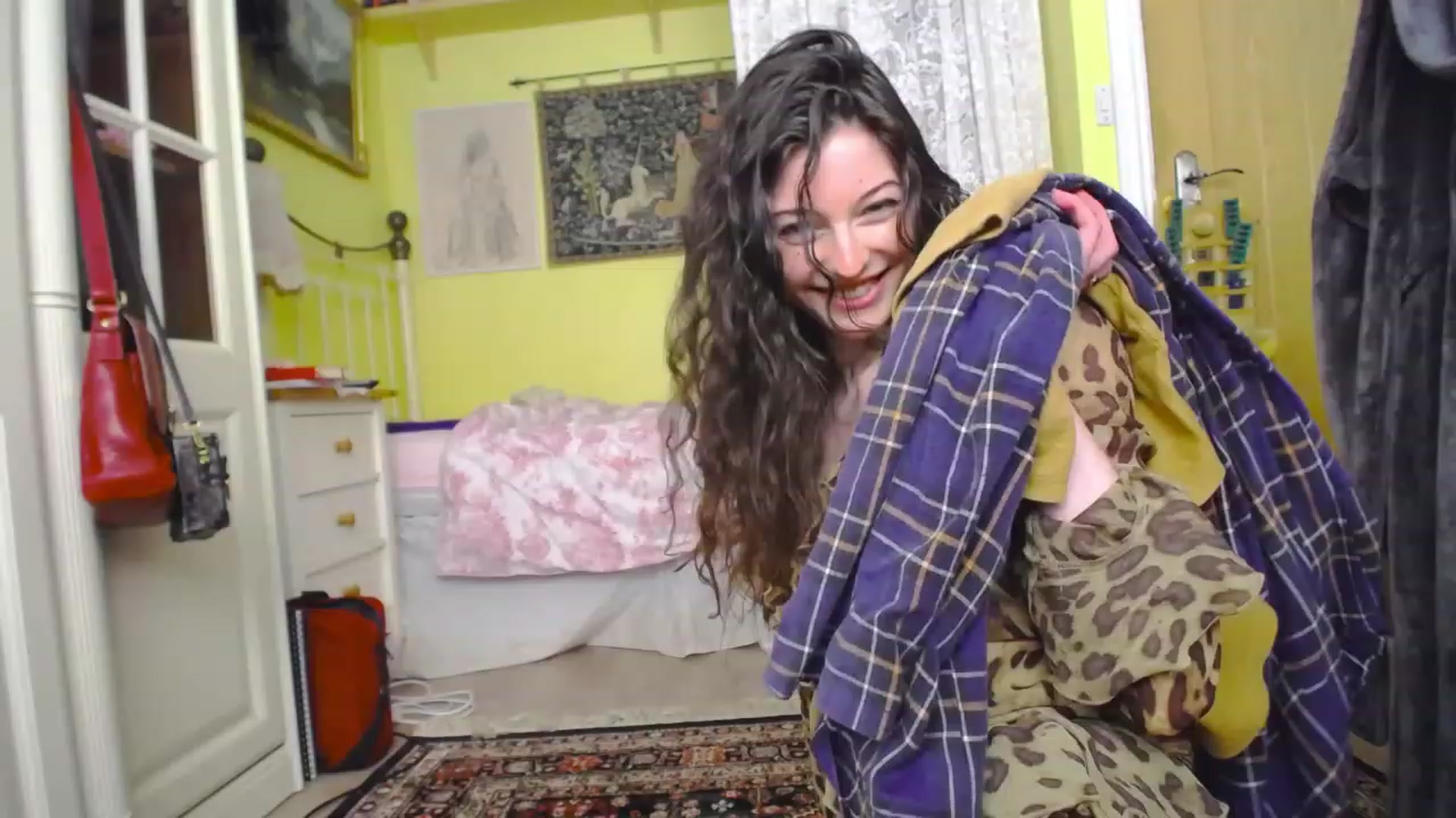 Gallery image thumbnail from viola__'s myfreecams stream on, 05/24/2023, 17:48 image 17 of 20