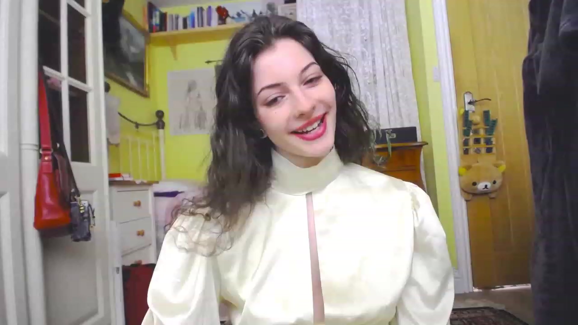 Gallery image thumbnail from viola__'s myfreecams stream on, 06/01/2023, 14:36 image 3 of 20