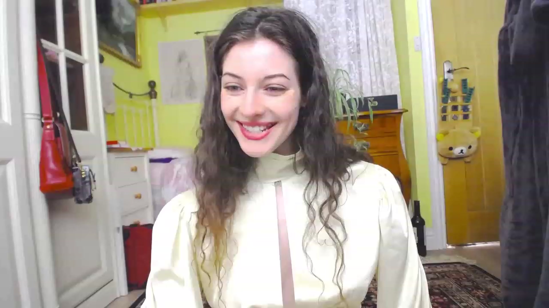 Gallery image thumbnail from viola__'s myfreecams stream on, 06/01/2023, 14:36 image 7 of 20