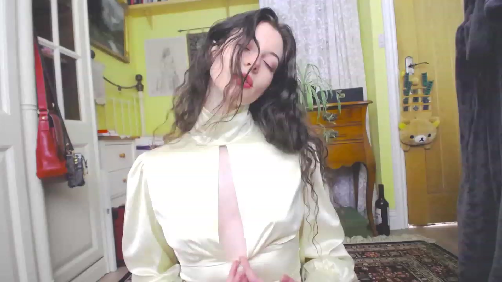 Gallery image thumbnail from viola__'s myfreecams stream on, 06/01/2023, 14:36 image 13 of 20