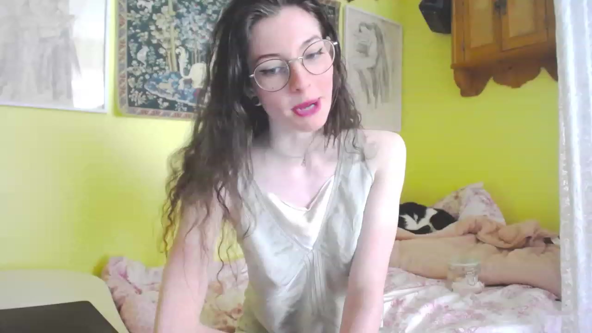 Gallery image thumbnail from viola__'s myfreecams stream on, 06/02/2023, 12:55 image 4 of 20