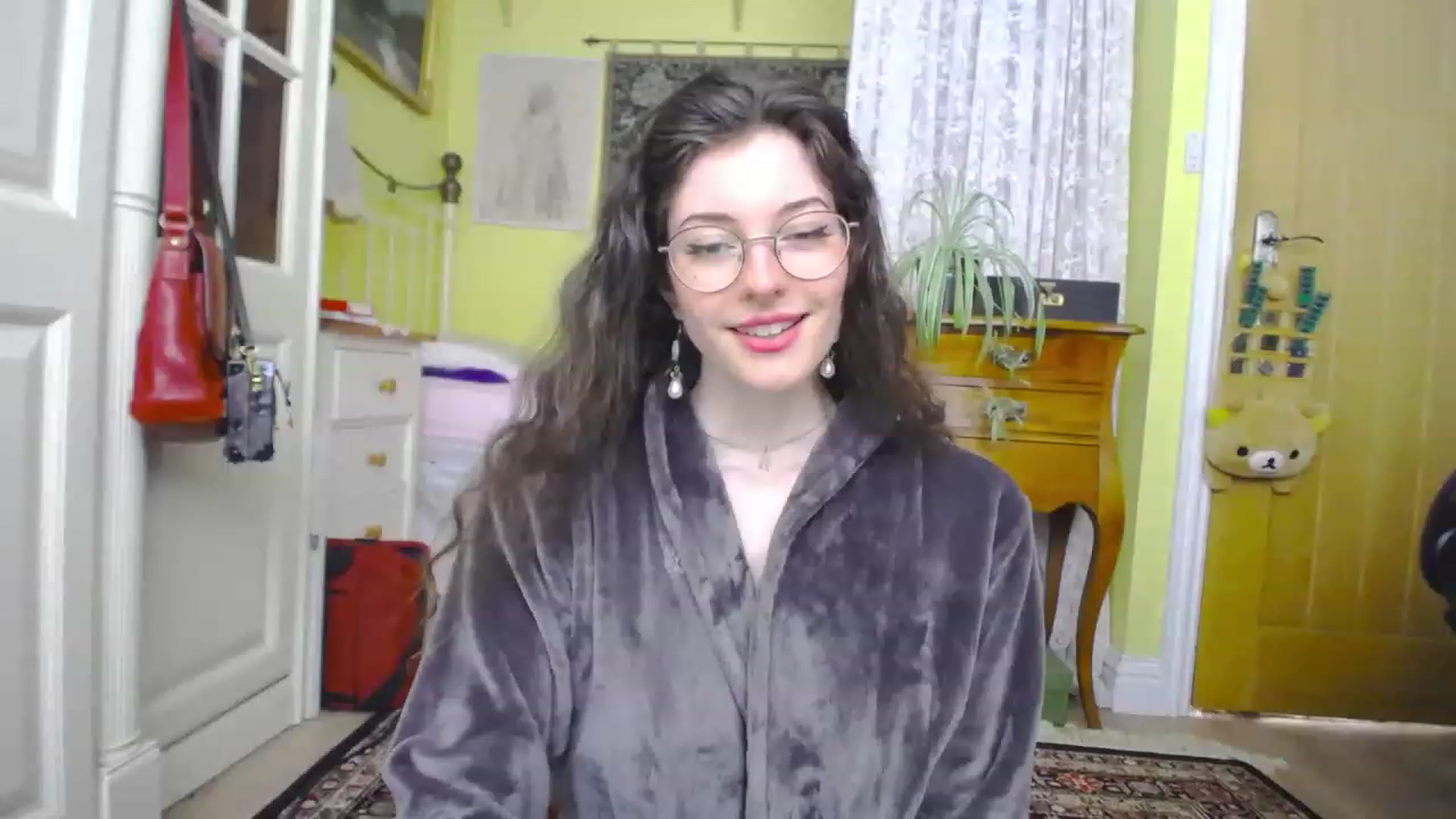 Gallery image thumbnail from viola__'s myfreecams stream on, 06/07/2023, 13:27 image 6 of 20