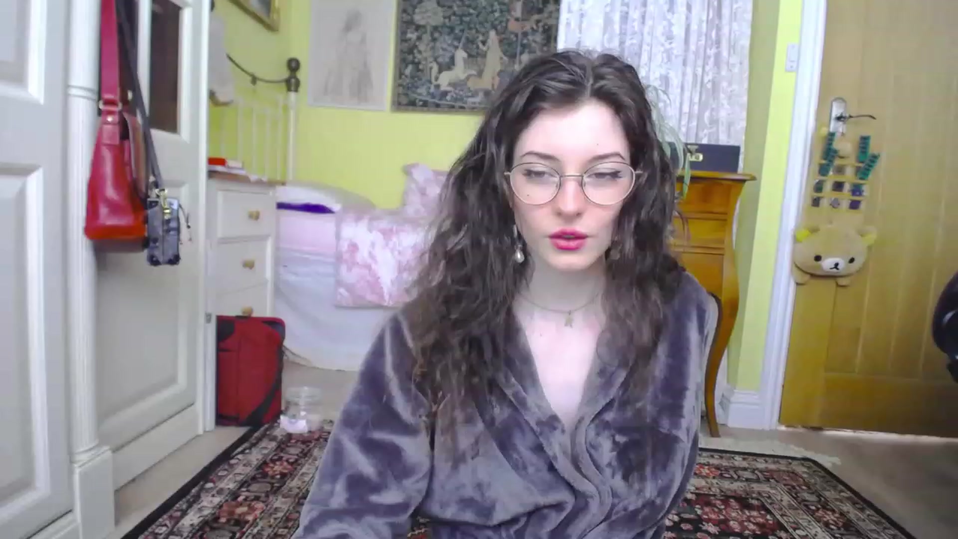 Gallery image thumbnail from viola__'s myfreecams stream on, 06/07/2023, 13:27 image 3 of 20