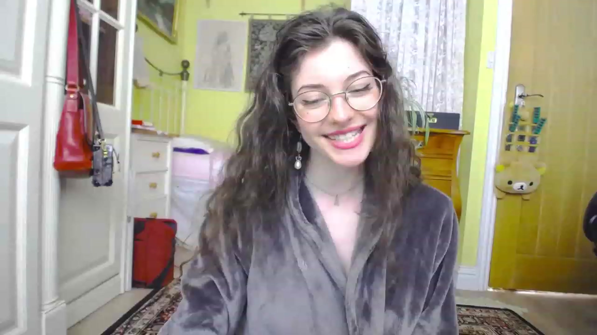 Gallery image thumbnail from viola__'s myfreecams stream on, 06/07/2023, 13:27 image 19 of 20