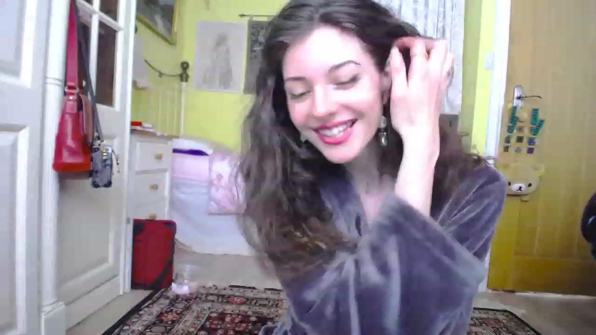 Gallery image thumbnail from viola__'s myfreecams stream on, 06/07/2023, 13:27 image 1 of 20