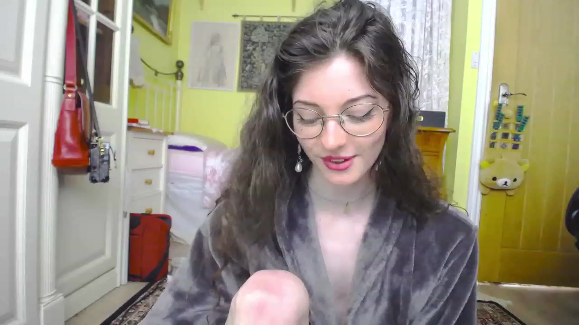 Gallery image thumbnail from viola__'s myfreecams stream on, 06/07/2023, 13:27 image 16 of 20