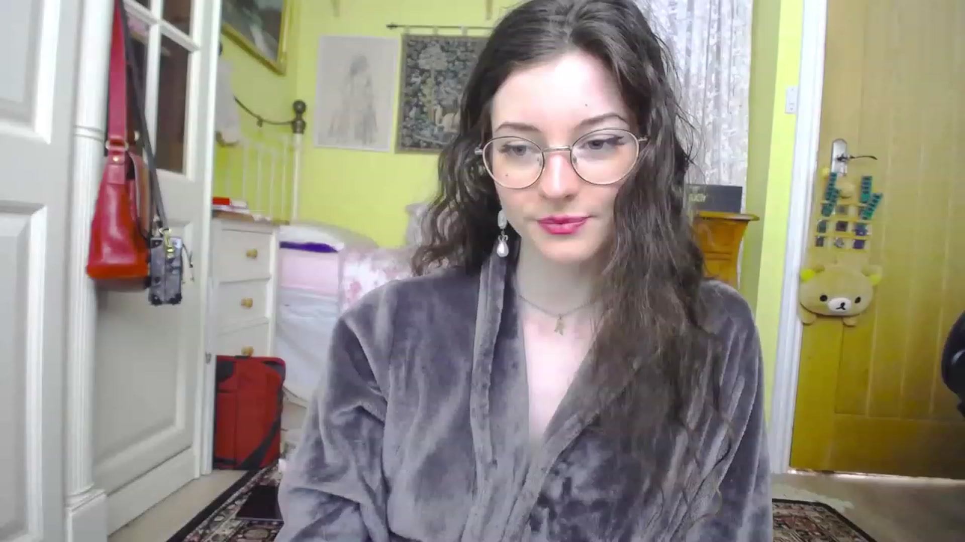 Gallery image thumbnail from viola__'s myfreecams stream on, 06/07/2023, 13:27 image 13 of 20