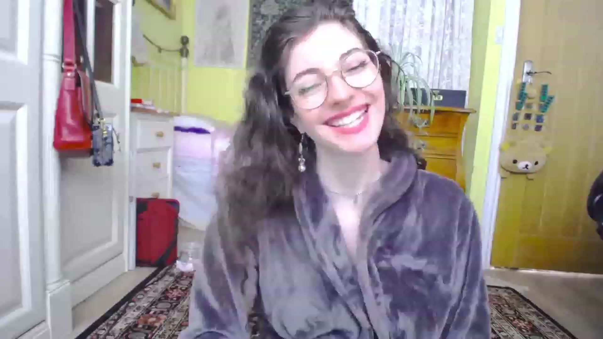 Gallery image thumbnail from viola__'s myfreecams stream on, 06/07/2023, 13:27 image 4 of 20