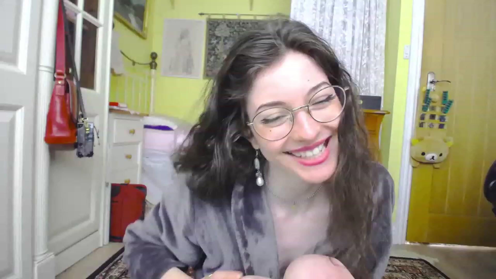 Gallery image thumbnail from viola__'s myfreecams stream on, 06/07/2023, 13:27 image 12 of 20