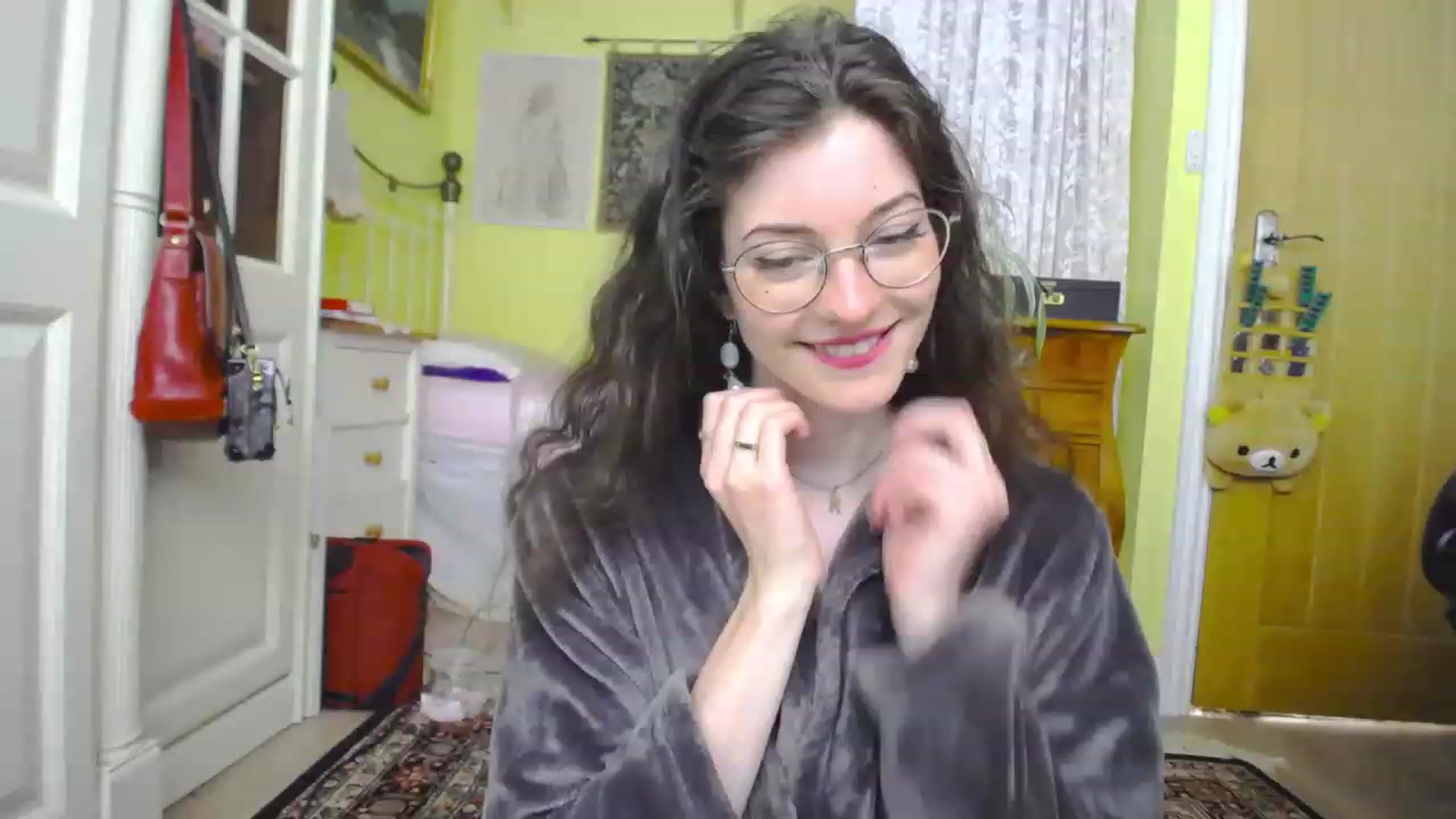 Gallery image thumbnail from viola__'s myfreecams stream on, 06/07/2023, 13:27 image 17 of 20