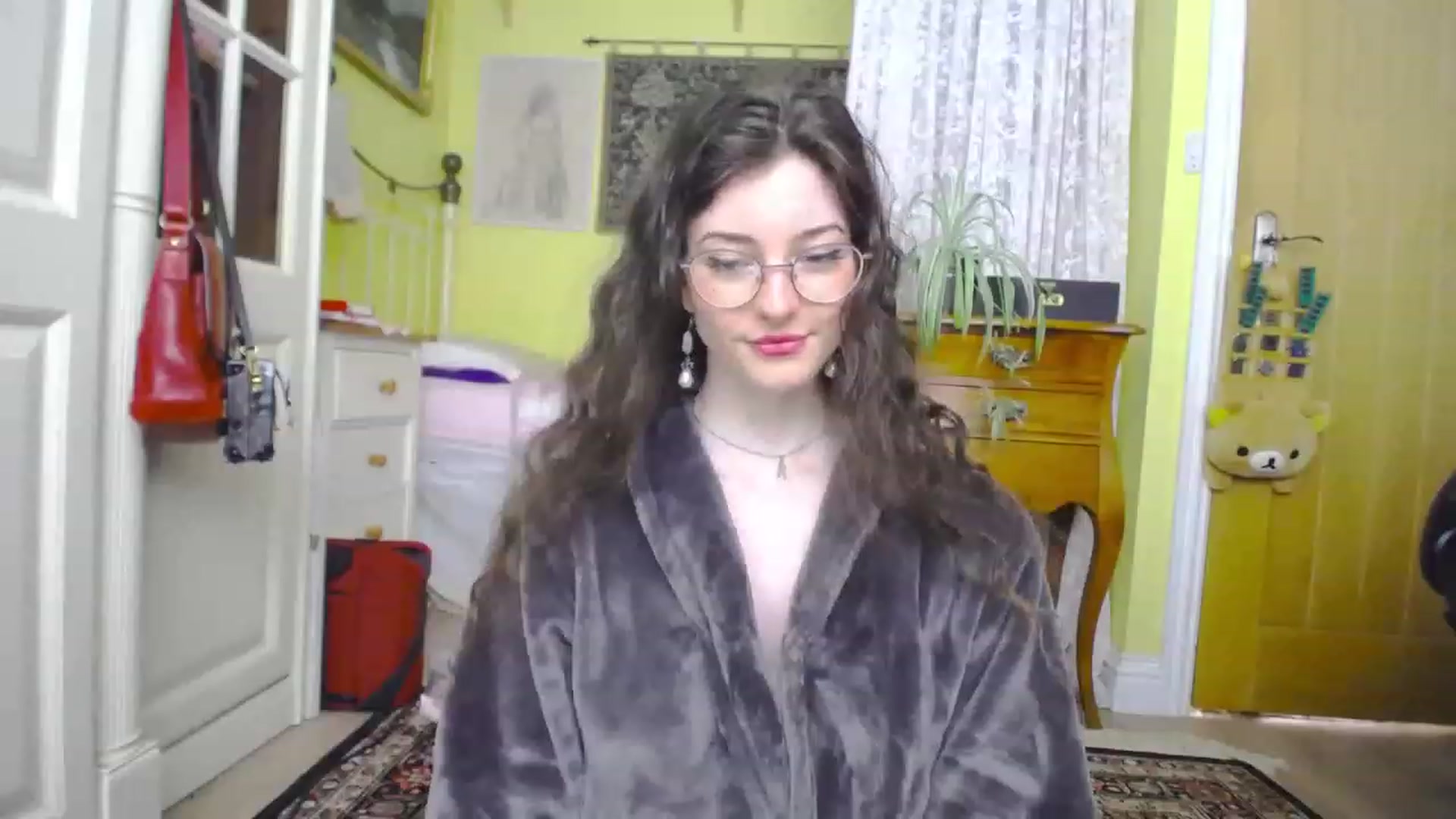 Gallery image thumbnail from viola__'s myfreecams stream on, 06/07/2023, 13:27 image 8 of 20