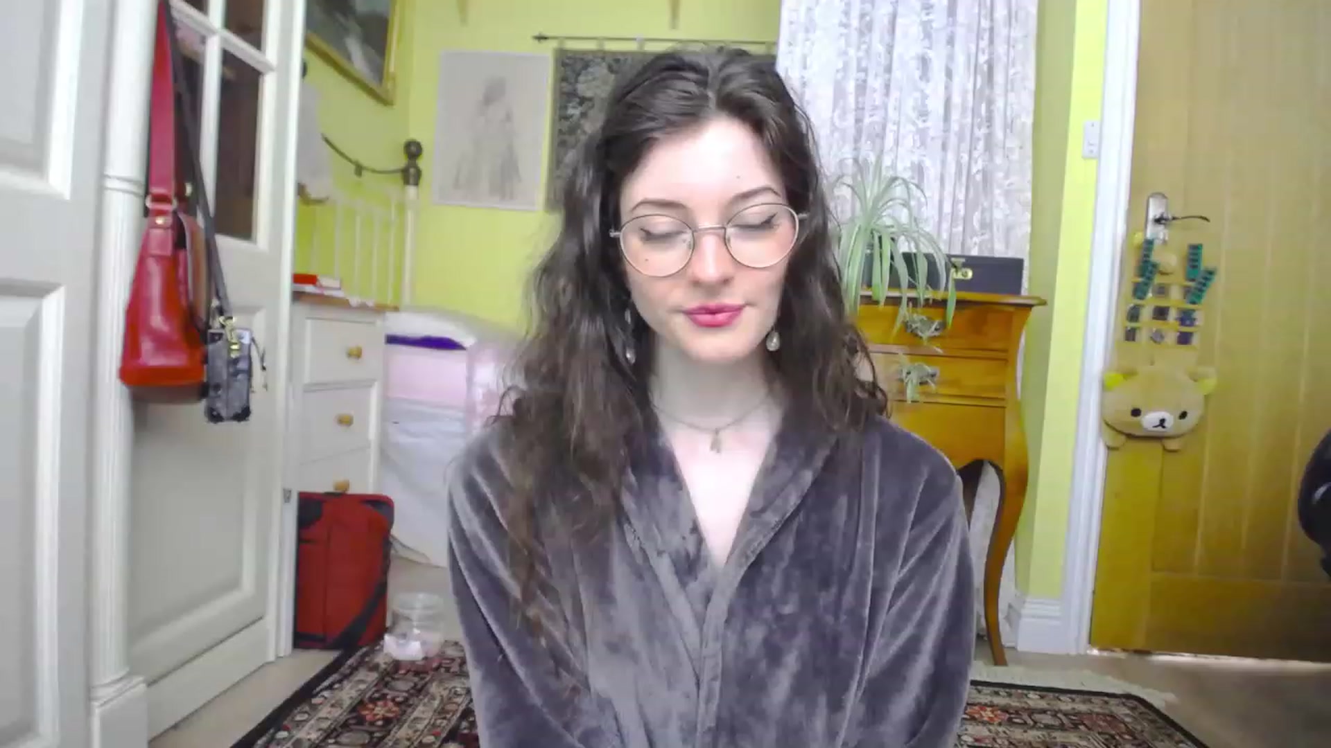 Gallery image thumbnail from viola__'s myfreecams stream on, 06/07/2023, 13:27 image 7 of 20
