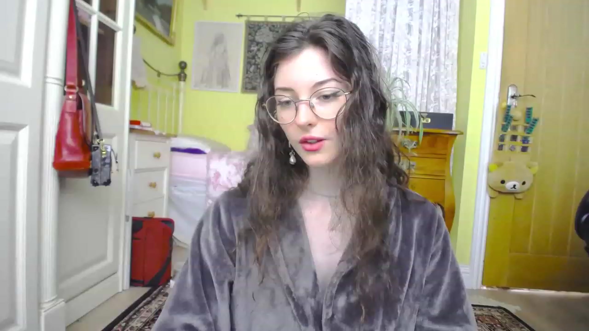 Gallery image thumbnail from viola__'s myfreecams stream on, 06/07/2023, 13:27 image 9 of 20