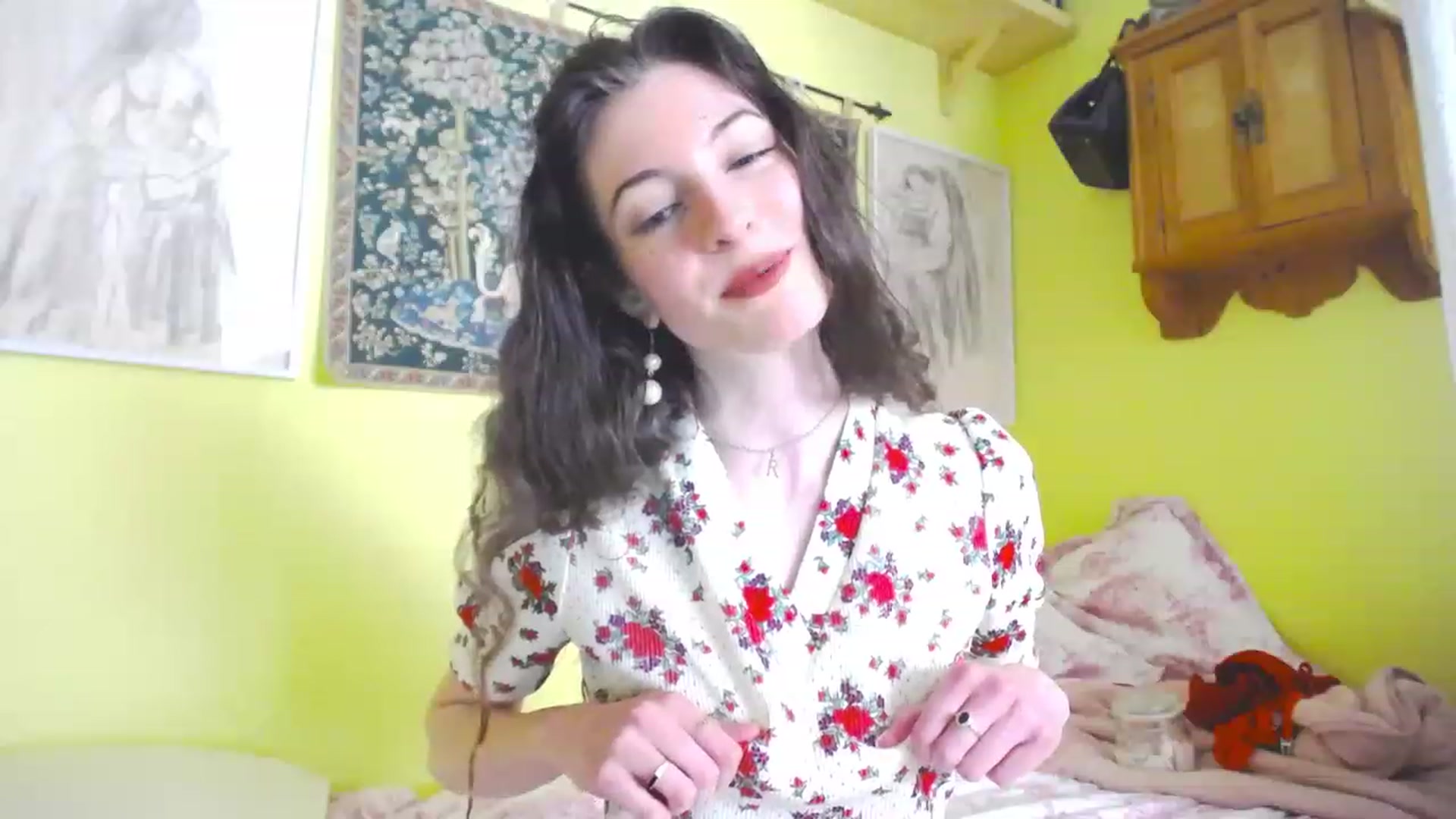 Gallery image thumbnail from viola__'s myfreecams stream on, 06/08/2023, 14:33 image 17 of 20