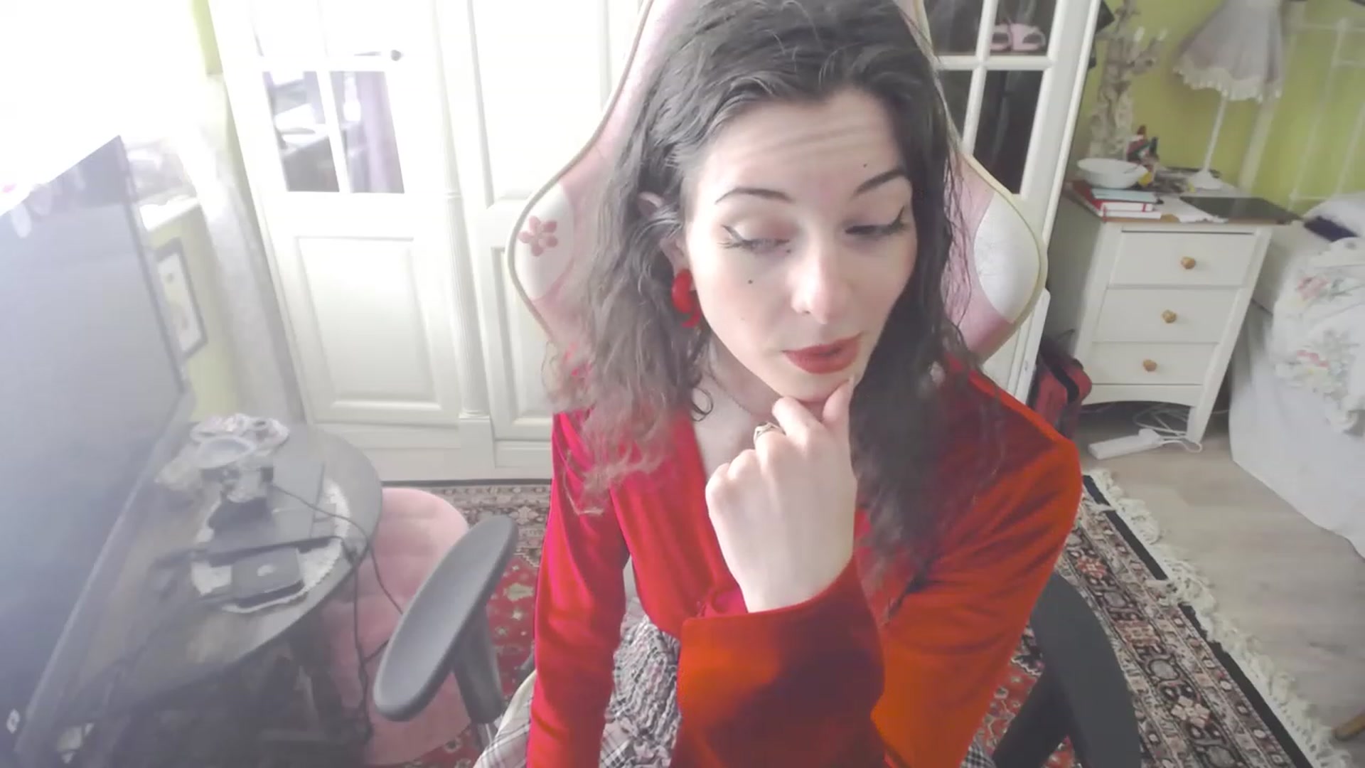 Gallery image thumbnail from viola__'s myfreecams stream on, 06/28/2023, 13:34 image 6 of 20