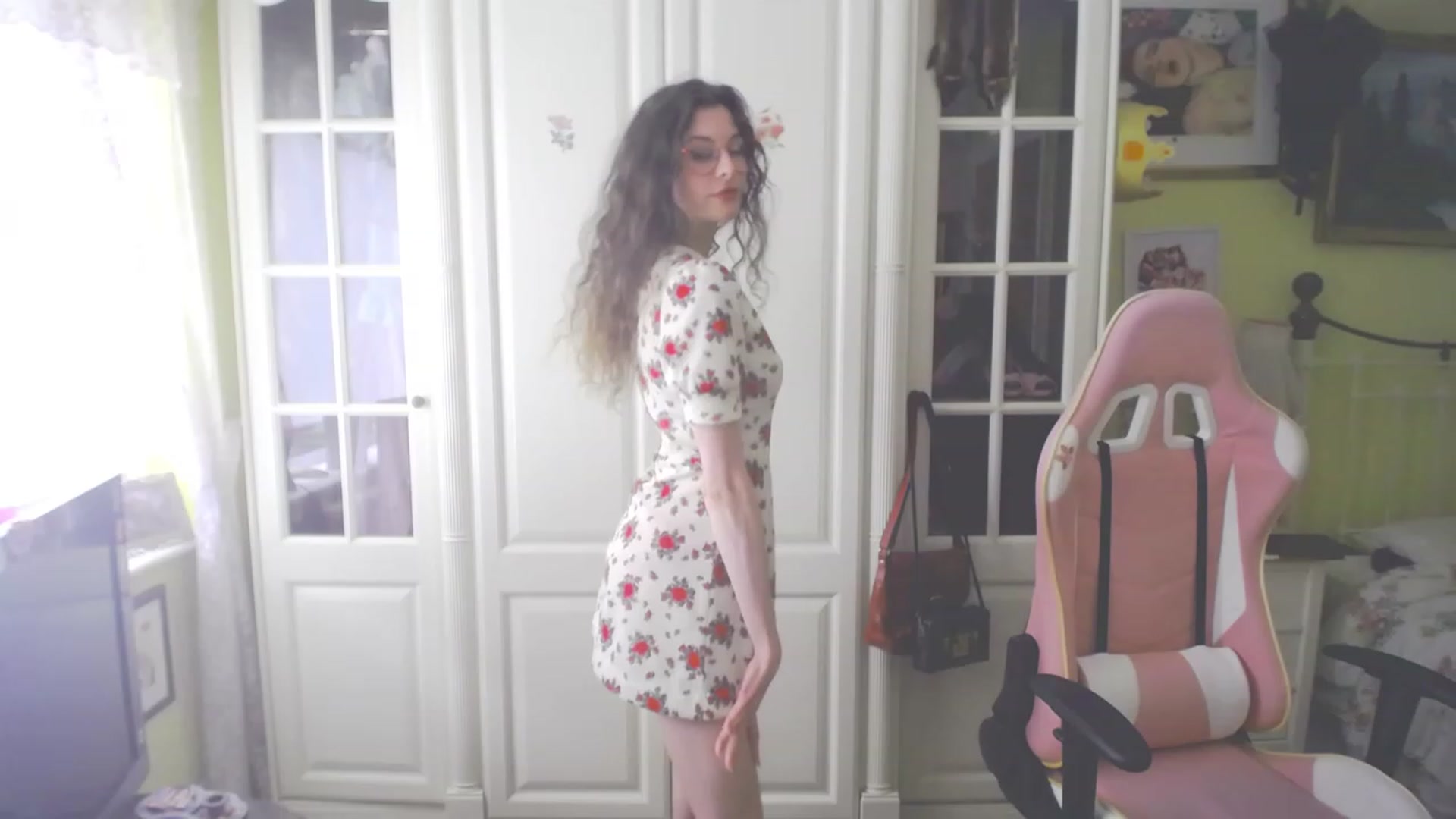 Gallery image thumbnail from viola__'s myfreecams stream on, 06/30/2023, 16:54 image 16 of 20