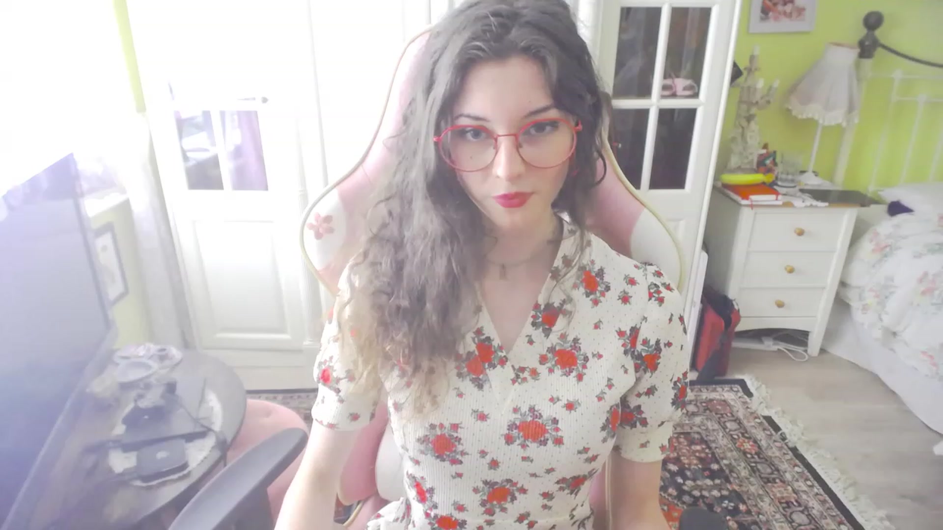 Gallery image thumbnail from viola__'s myfreecams stream on, 06/30/2023, 16:54 image 17 of 20