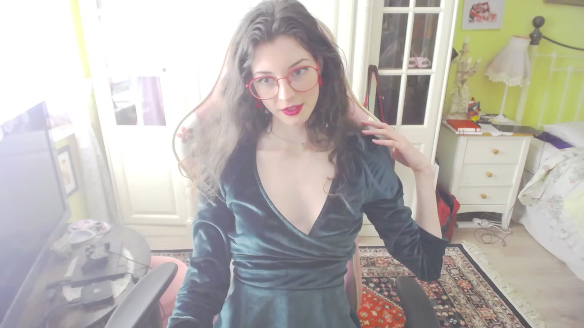 Gallery image thumbnail from viola__'s myfreecams stream on, 07/06/2023, 14:44 image 13 of 20