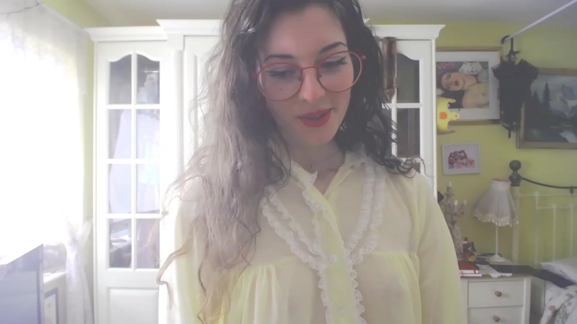 Gallery image thumbnail from viola__'s myfreecams stream on, 07/06/2023, 16:34 image 3 of 20