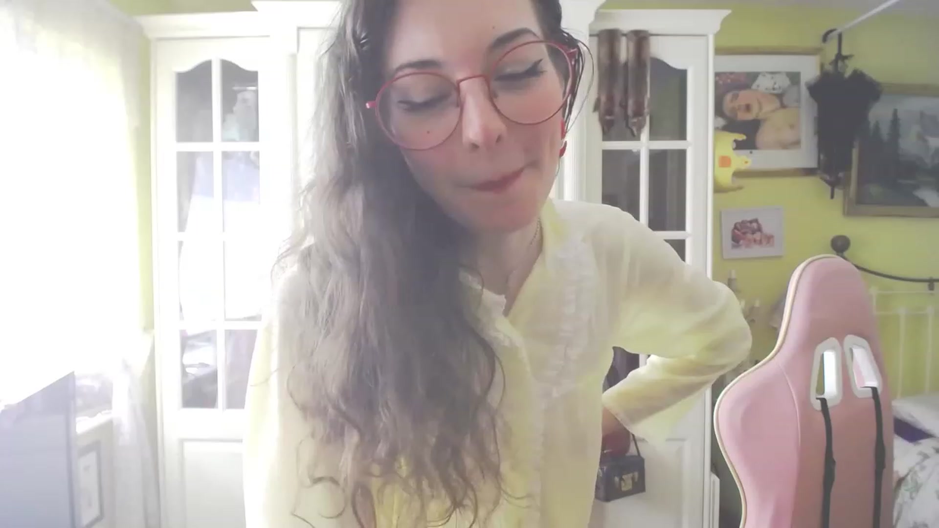 Gallery image thumbnail from viola__'s myfreecams stream on, 07/06/2023, 16:34 image 5 of 20