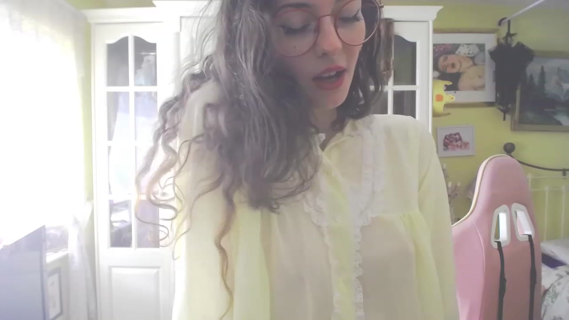Gallery image thumbnail from viola__'s myfreecams stream on, 07/06/2023, 16:34 image 8 of 20
