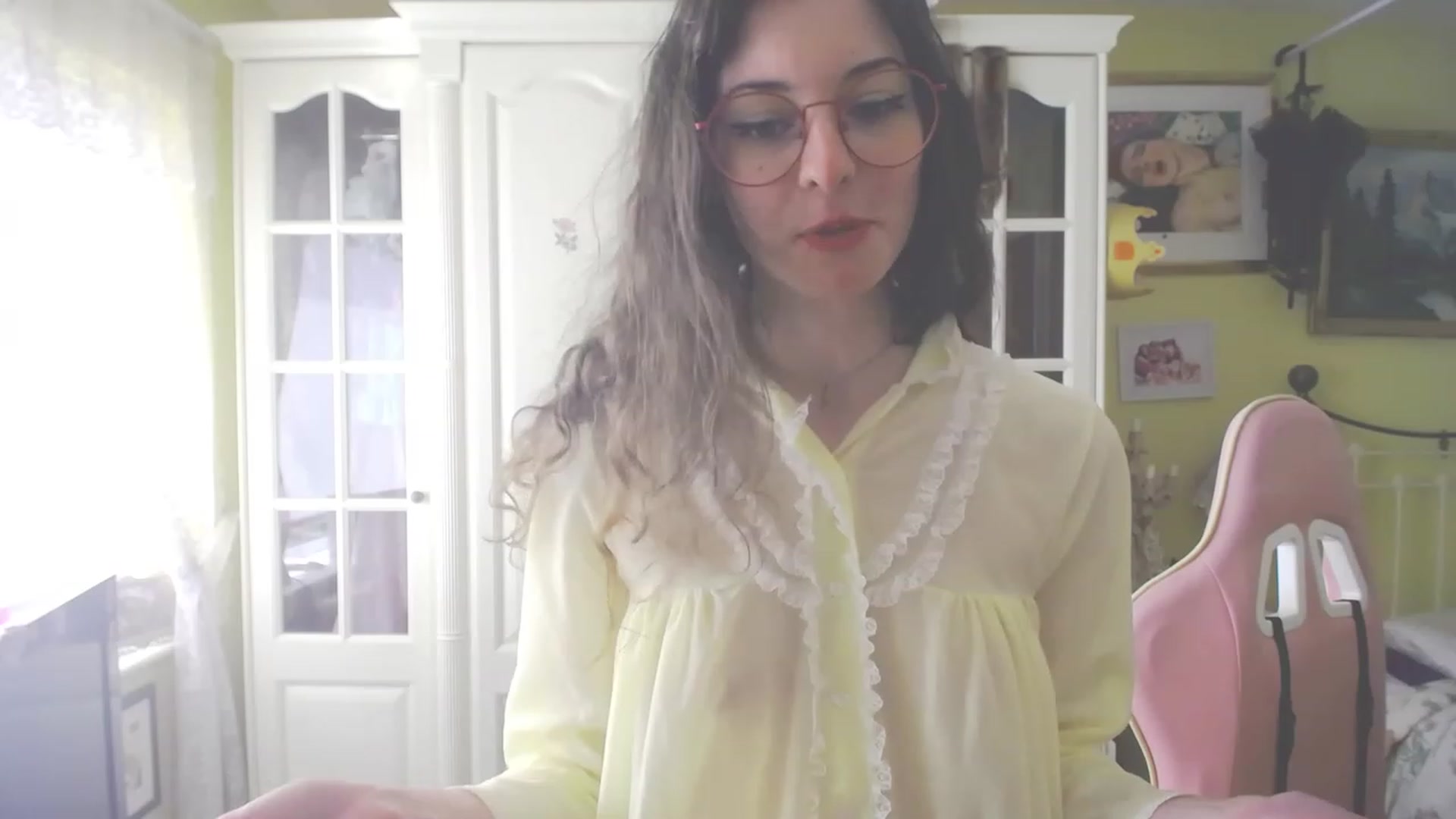 Gallery image thumbnail from viola__'s myfreecams stream on, 07/06/2023, 16:34 image 6 of 20