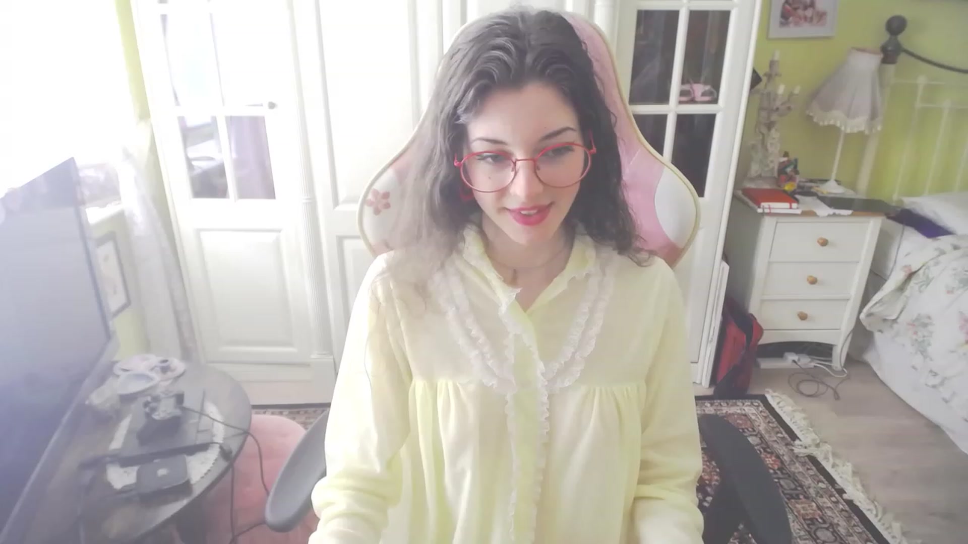 Gallery image thumbnail from viola__'s myfreecams stream on, 07/06/2023, 16:34 image 1 of 20