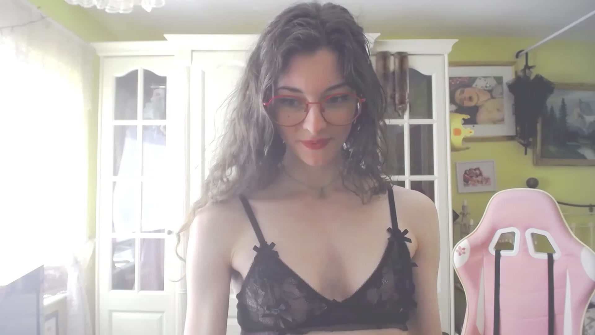 Gallery image thumbnail from viola__'s myfreecams stream on, 07/06/2023, 16:34 image 14 of 20