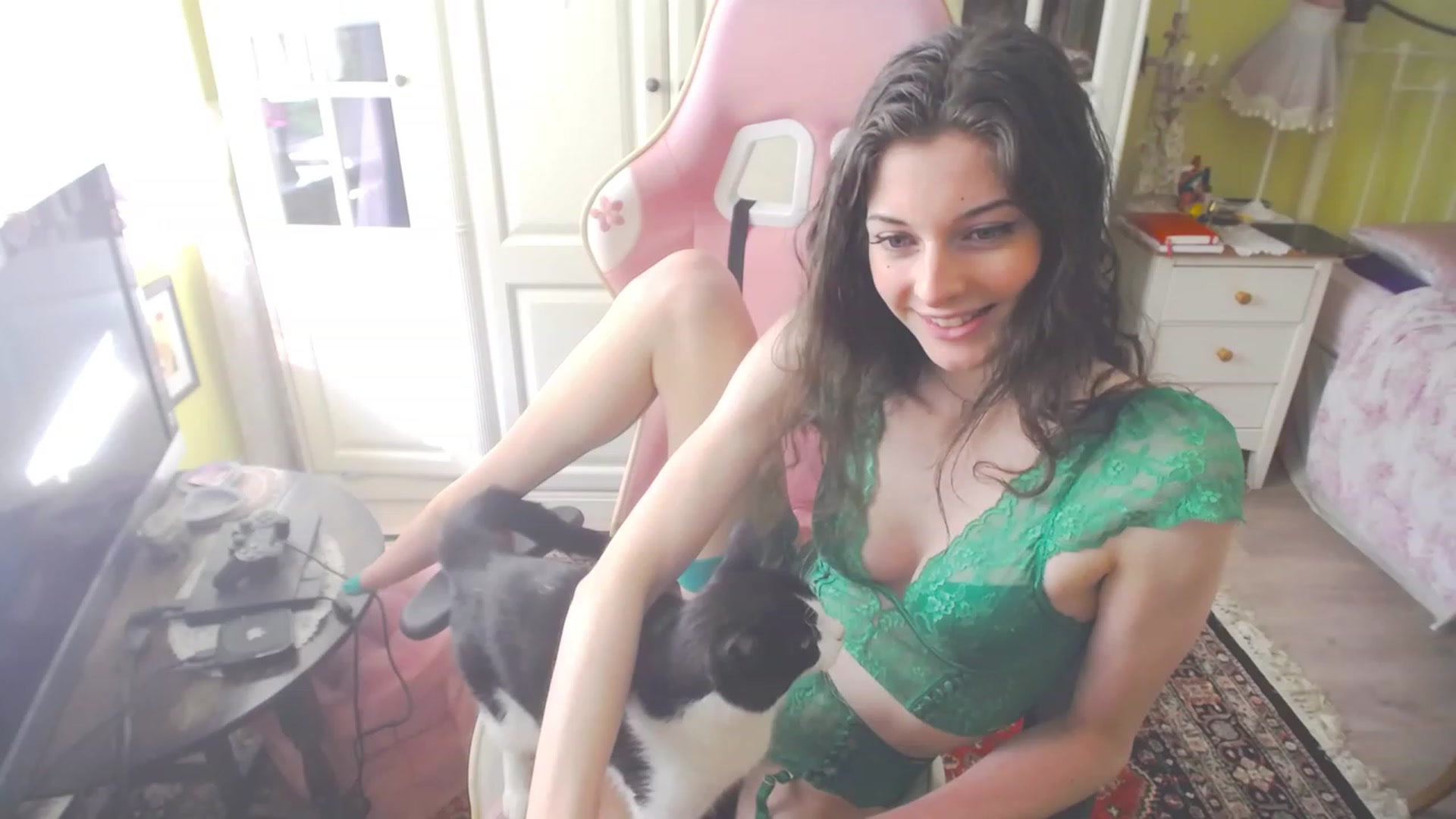 Gallery image thumbnail from viola__'s myfreecams stream on, 07/21/2023, 17:01 image 17 of 20