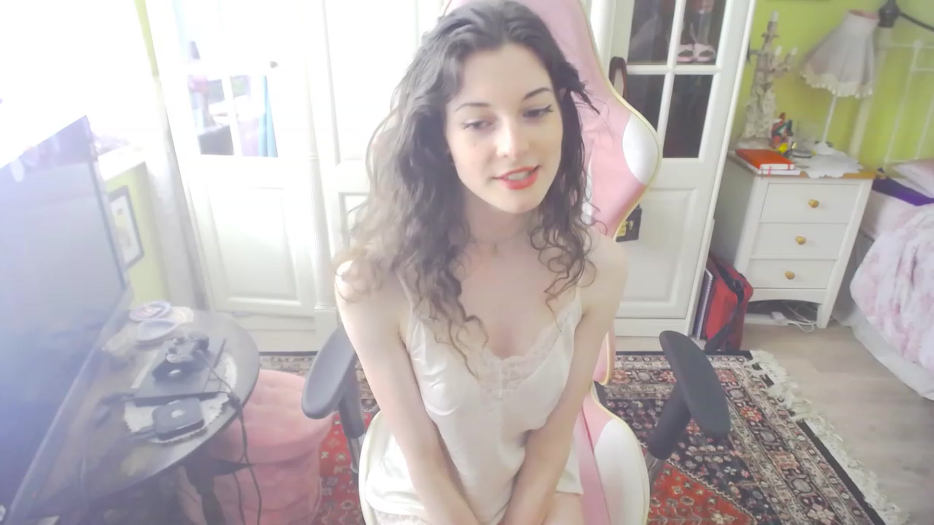 Gallery image thumbnail from viola__'s myfreecams stream on, 07/28/2023, 15:54 image 10 of 20