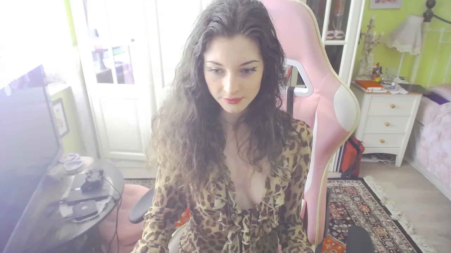 Gallery image thumbnail from viola__'s myfreecams stream on, 08/03/2023, 15:03 image 14 of 20