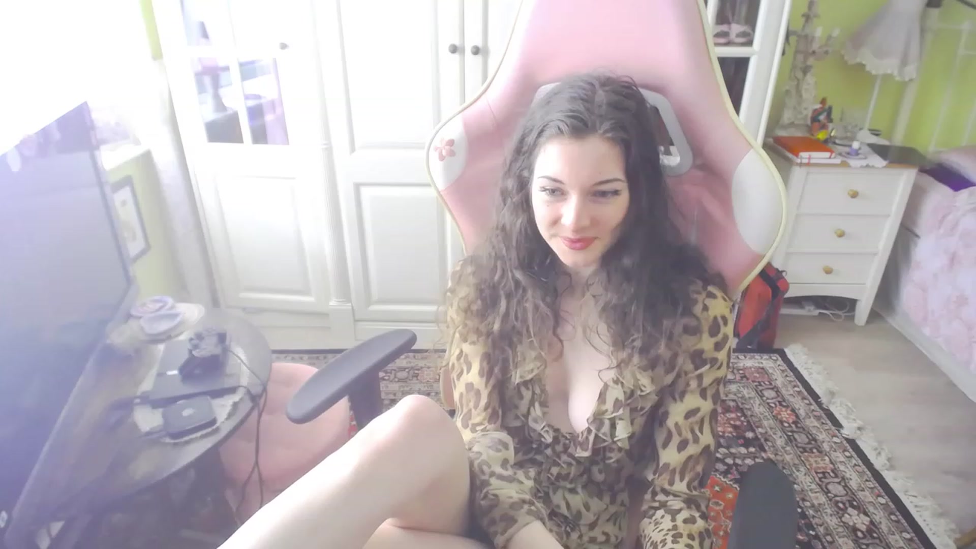 Gallery image thumbnail from viola__'s myfreecams stream on, 08/03/2023, 15:03 image 13 of 20