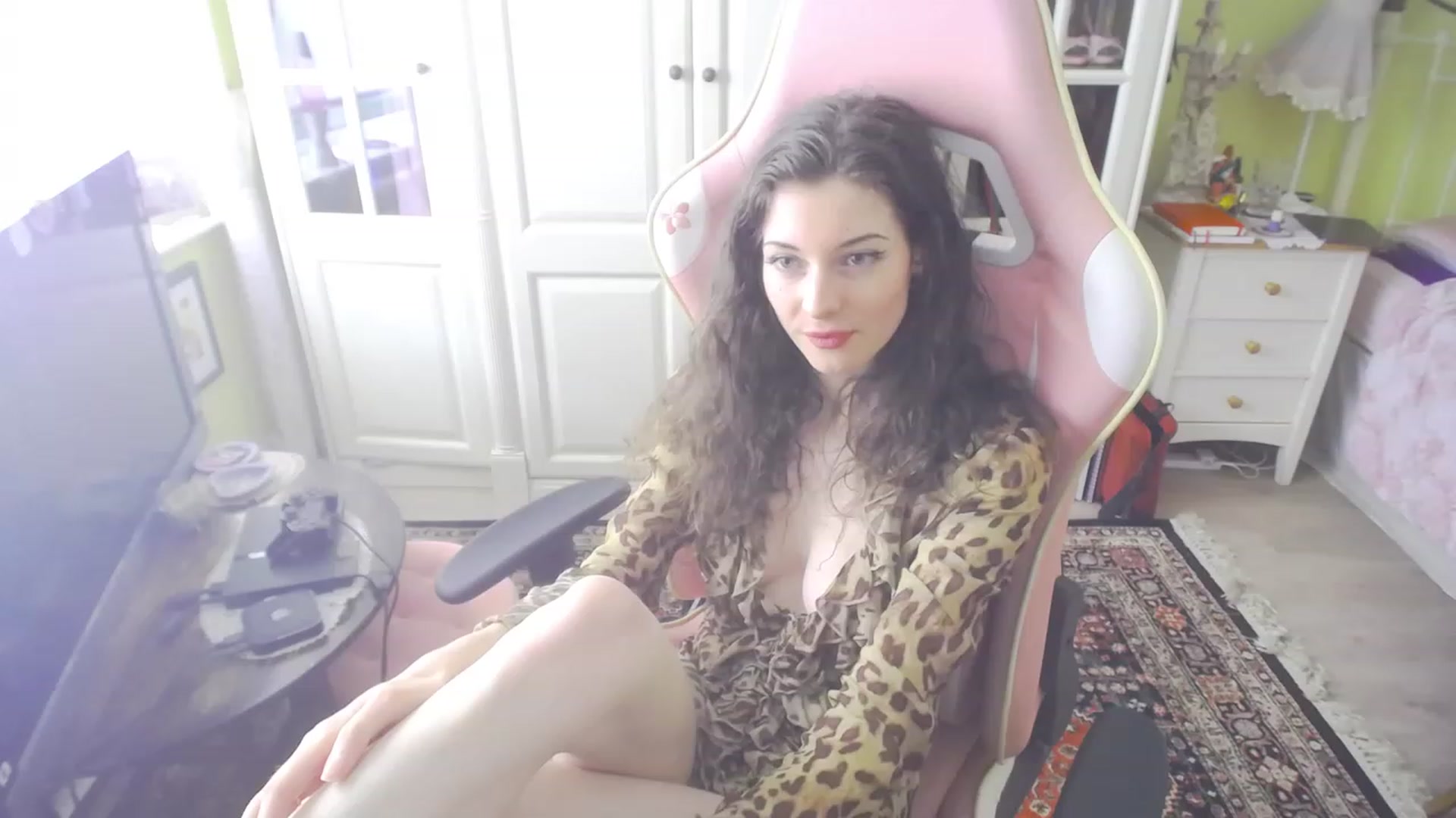 Gallery image thumbnail from viola__'s myfreecams stream on, 08/03/2023, 15:03 image 12 of 20