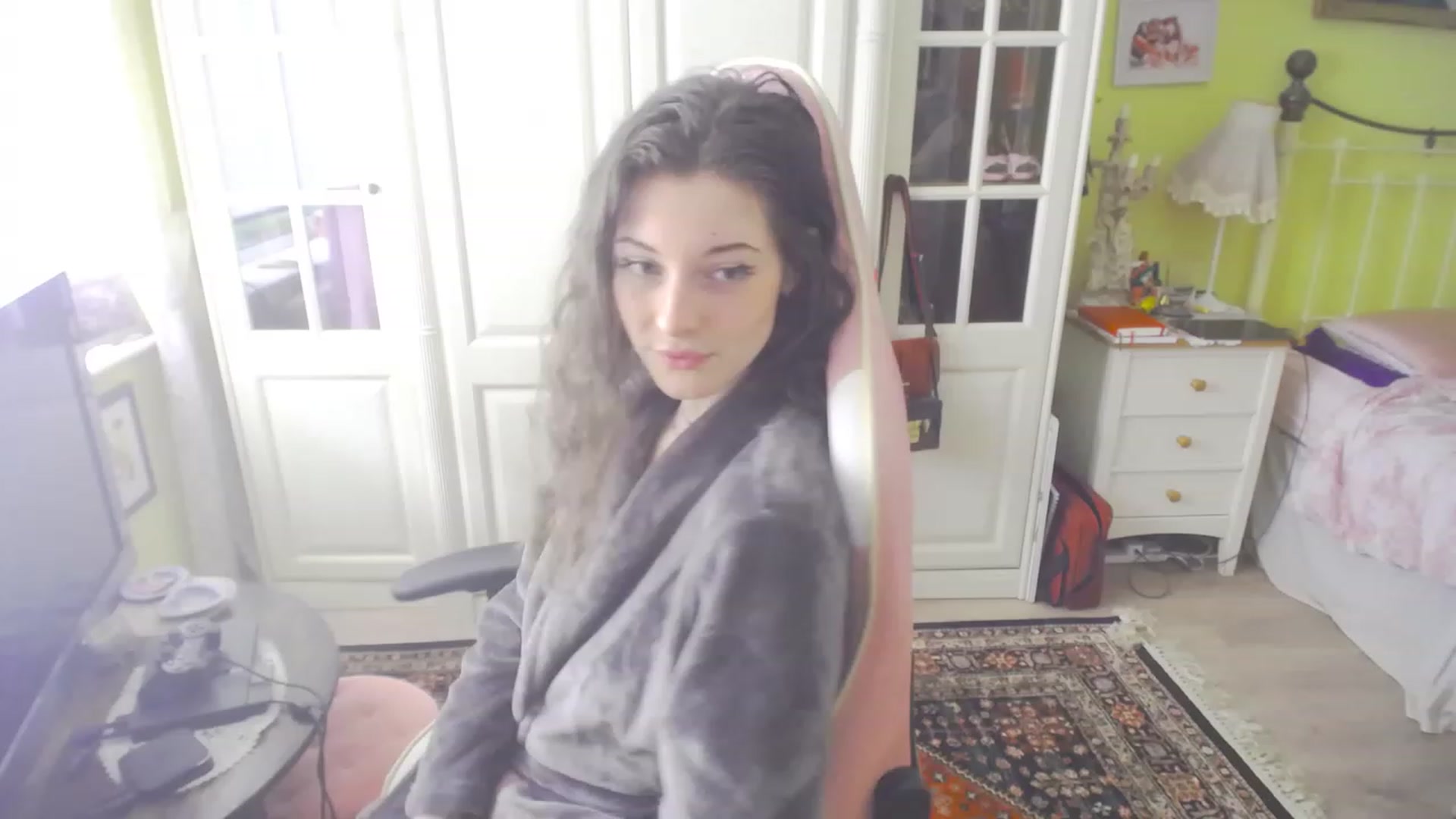 Gallery image thumbnail from viola__'s myfreecams stream on, 08/09/2023, 14:53 image 6 of 20