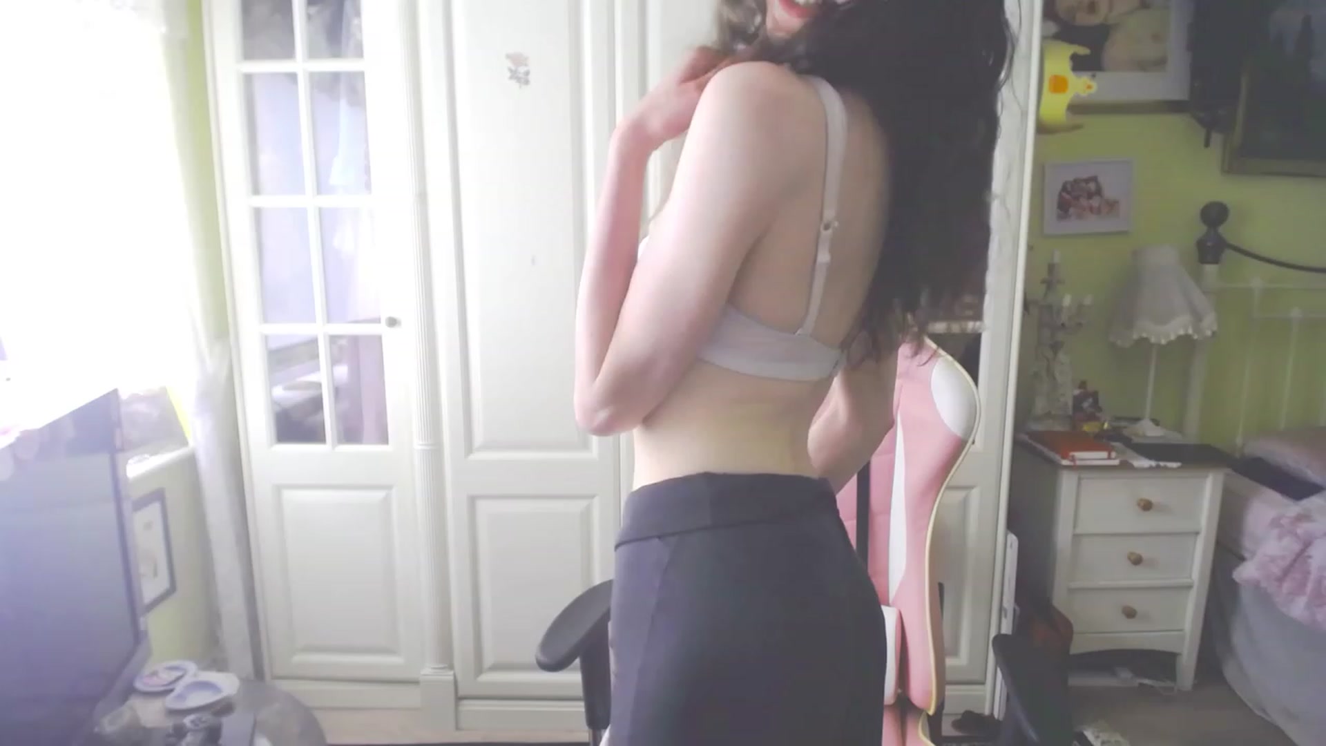 Gallery image thumbnail from viola__'s myfreecams stream on, 08/10/2023, 14:50 image 17 of 20