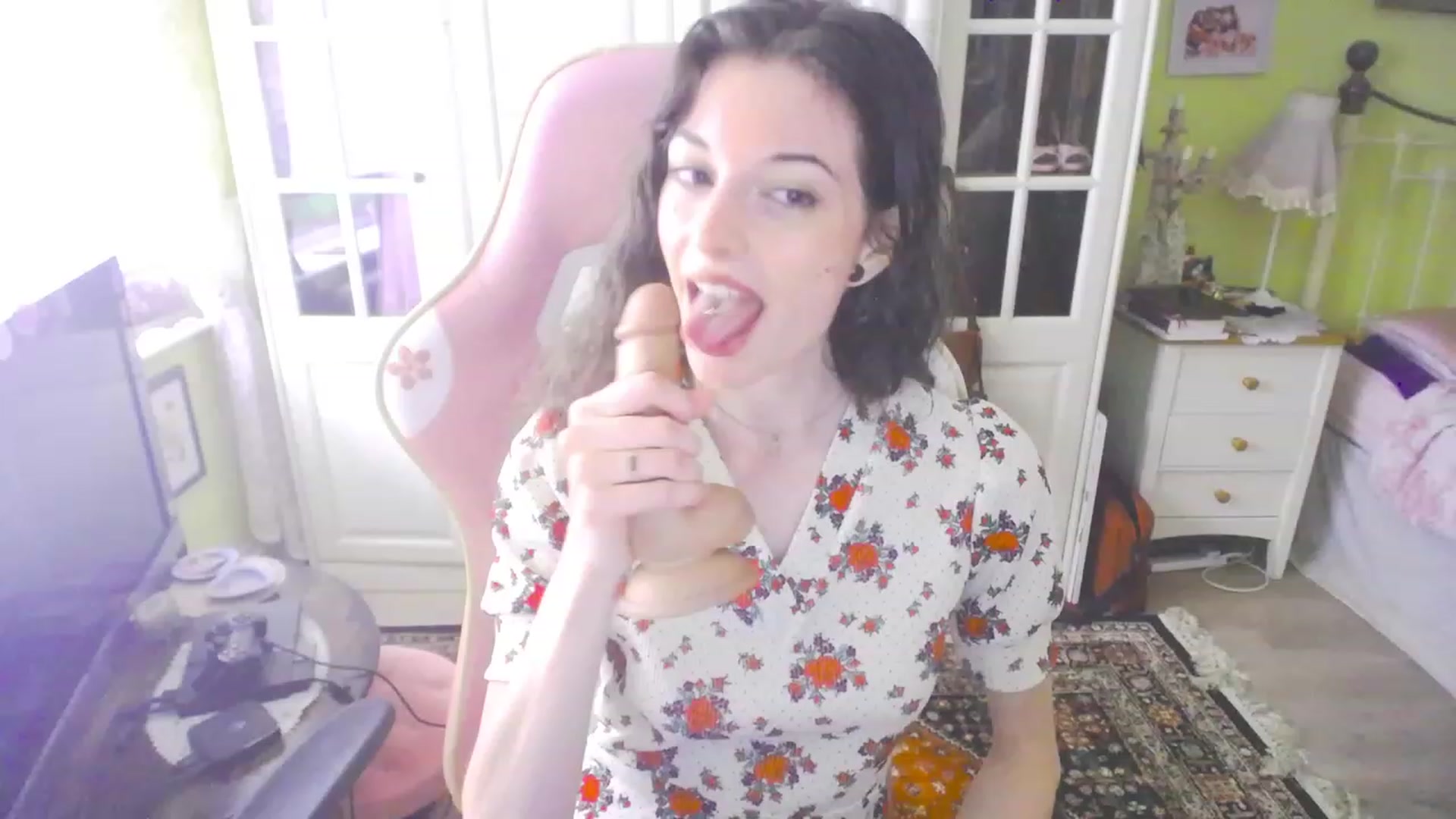 Gallery image thumbnail from viola__'s myfreecams stream on, 08/18/2023, 17:05 image 14 of 20