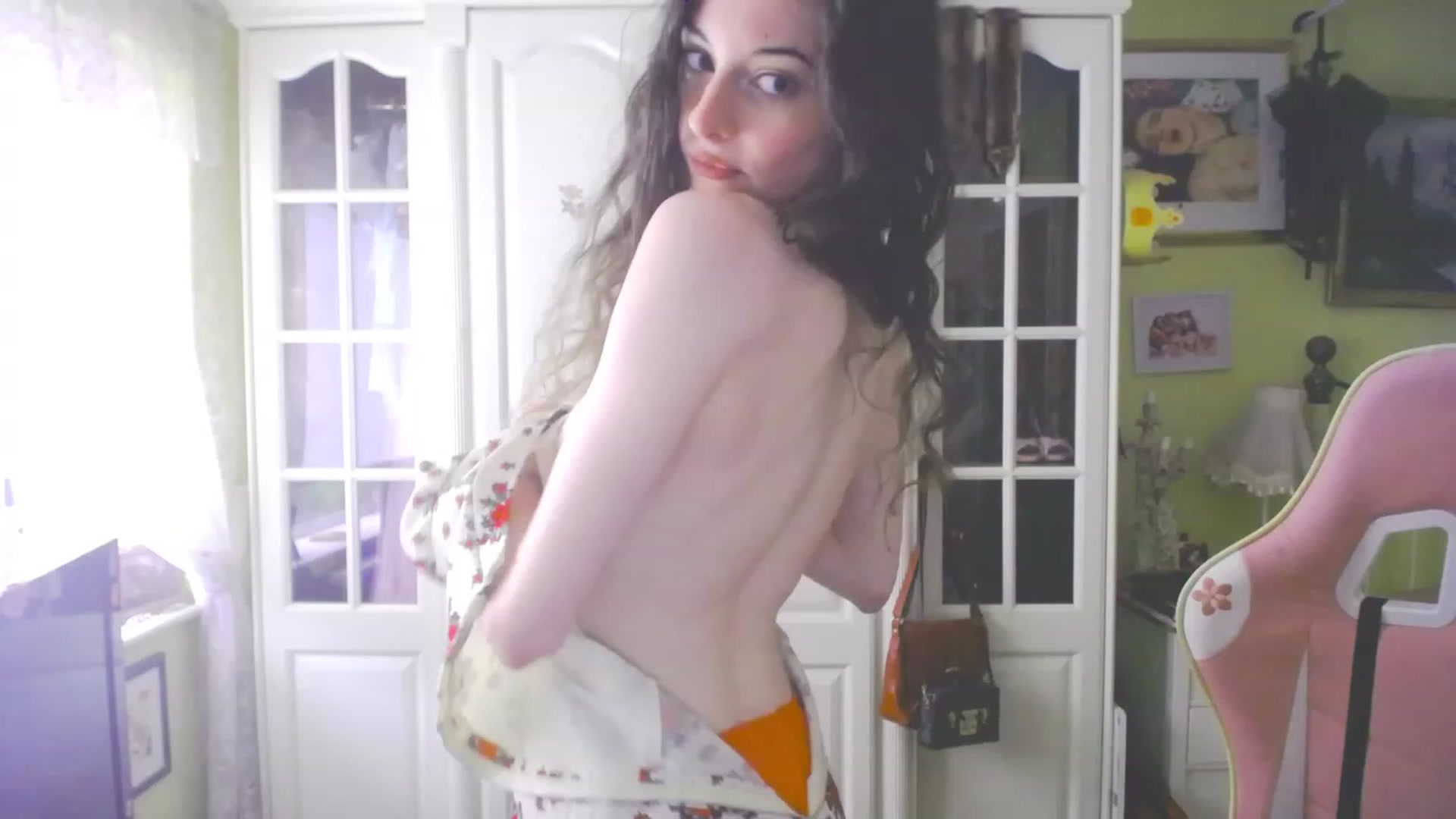 Gallery image thumbnail from viola__'s myfreecams stream on, 08/18/2023, 17:05 image 15 of 20