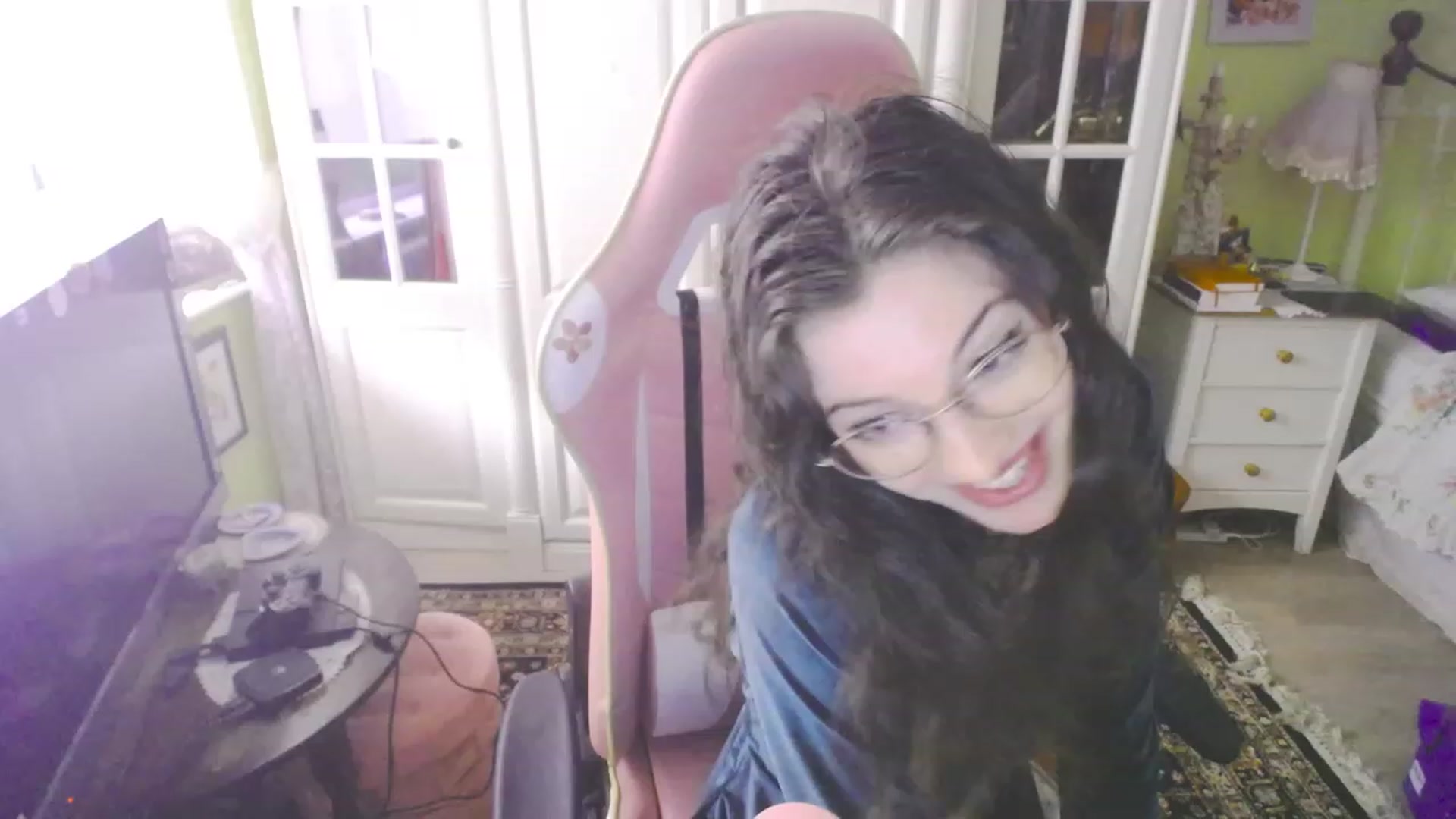Gallery image thumbnail from viola__'s myfreecams stream on, 08/25/2023, 20:29 image 2 of 20