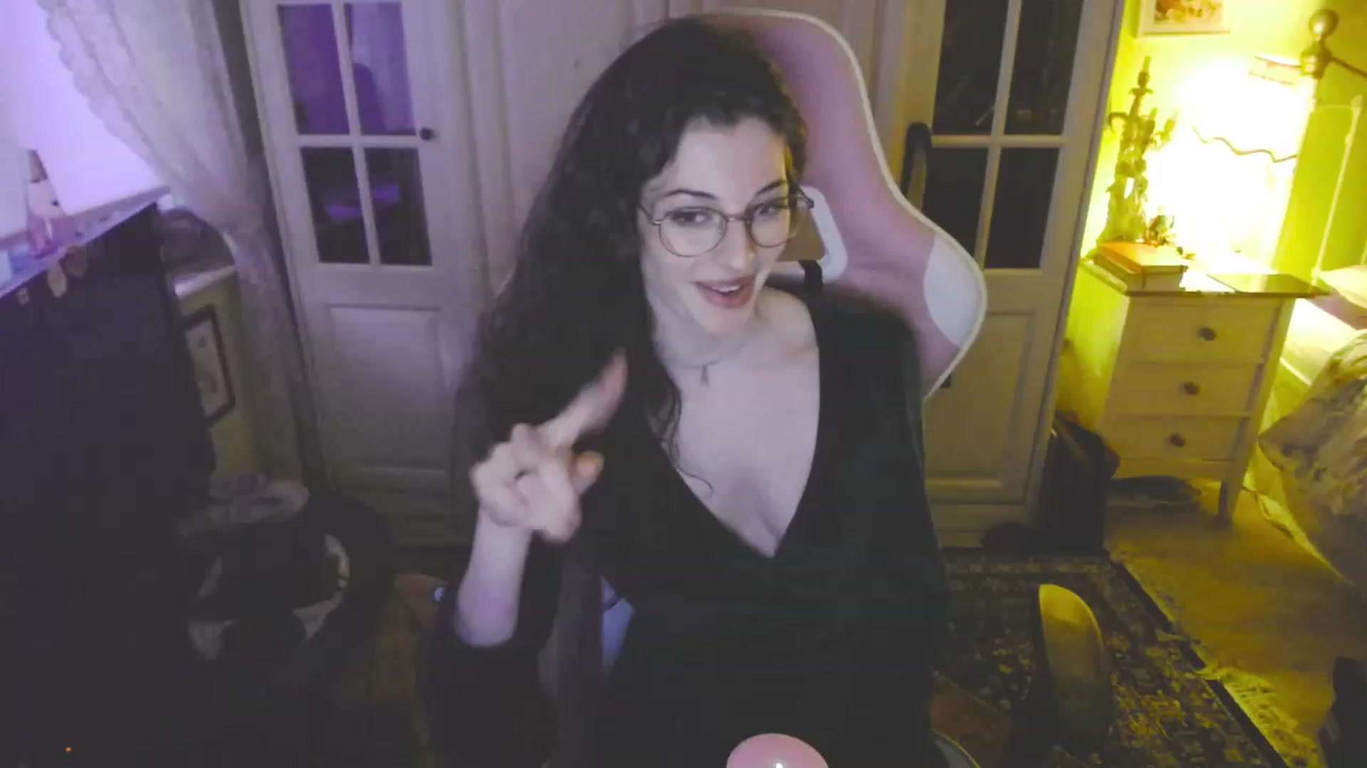 Gallery image thumbnail from viola__'s myfreecams stream on, 08/25/2023, 20:29 image 9 of 20
