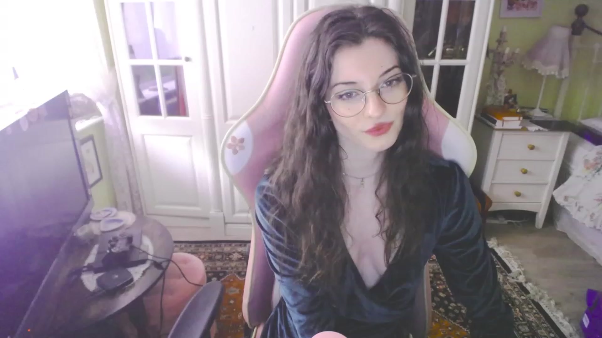 Gallery image thumbnail from viola__'s myfreecams stream on, 08/25/2023, 20:29 image 3 of 20