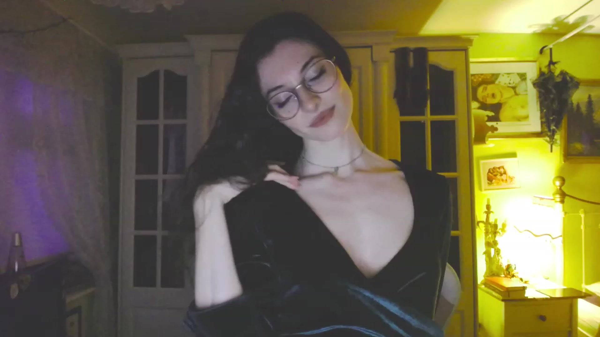 Gallery image thumbnail from viola__'s myfreecams stream on, 08/25/2023, 20:29 image 13 of 20
