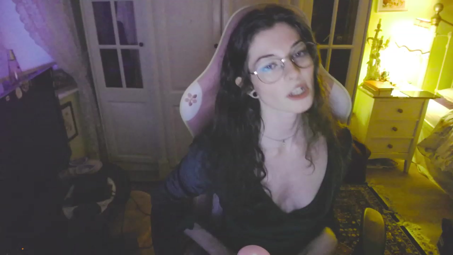 Gallery image thumbnail from viola__'s myfreecams stream on, 08/25/2023, 20:29 image 11 of 20